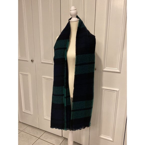 Old Navy Brushed Flannel Scarf/Wrap NWT - Picture 3 of 6